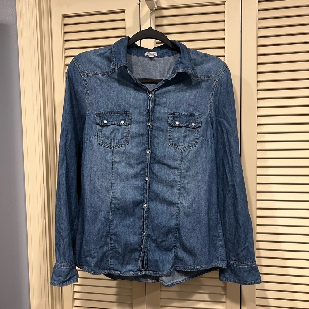 Charming Charlie Denim Style Button Down - Medium - Pearl-Like Buttons